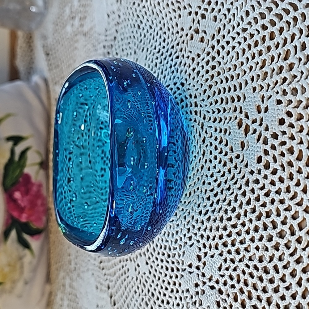 Glass controlled bubbles bowl Blue